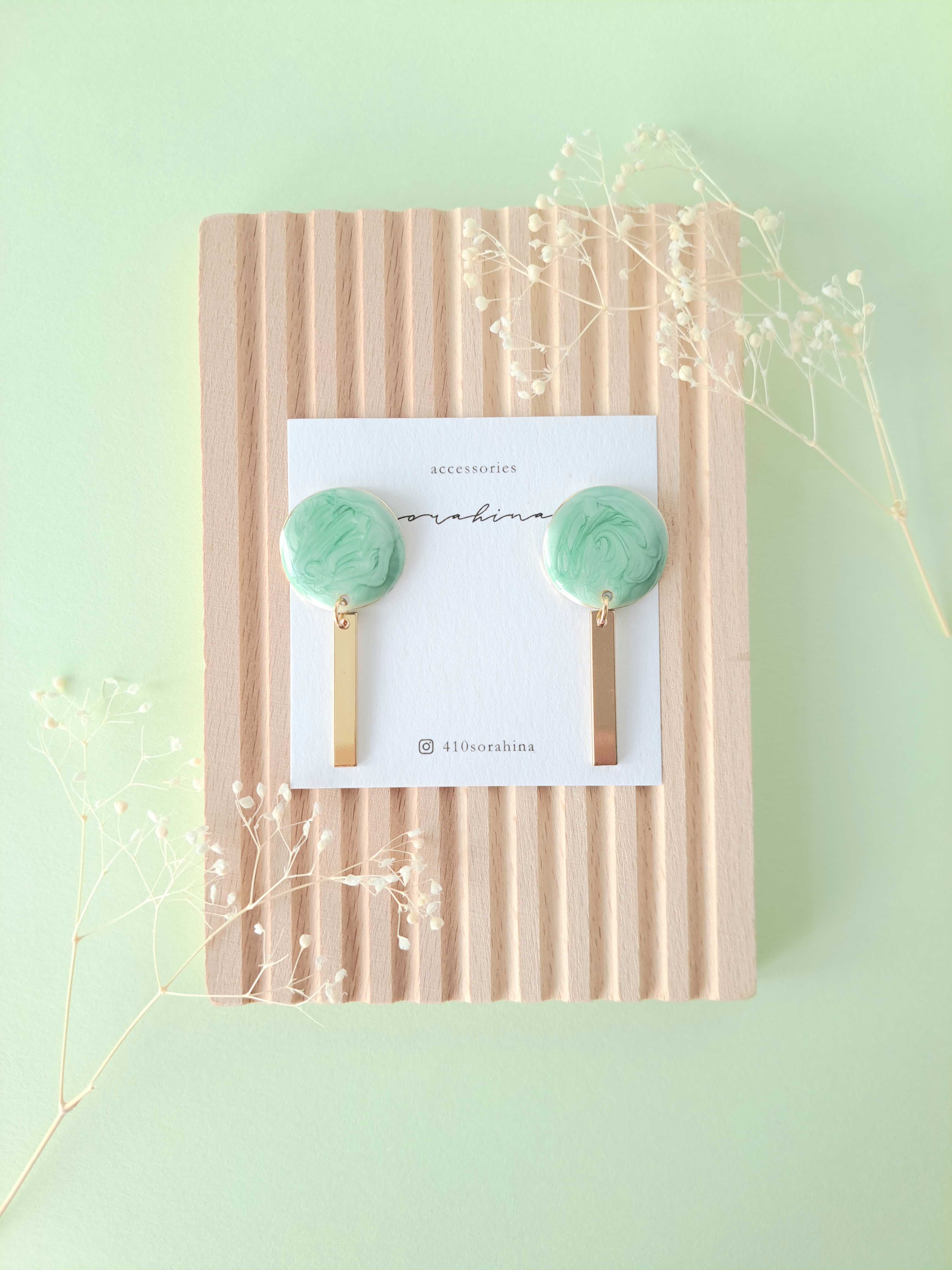 ★c　"好きを詰め込んで…"　春　夏　緑　大ぶり　フォーマル　揺れる　マーブルグリーン×ゴールド　ピアス／イヤリン