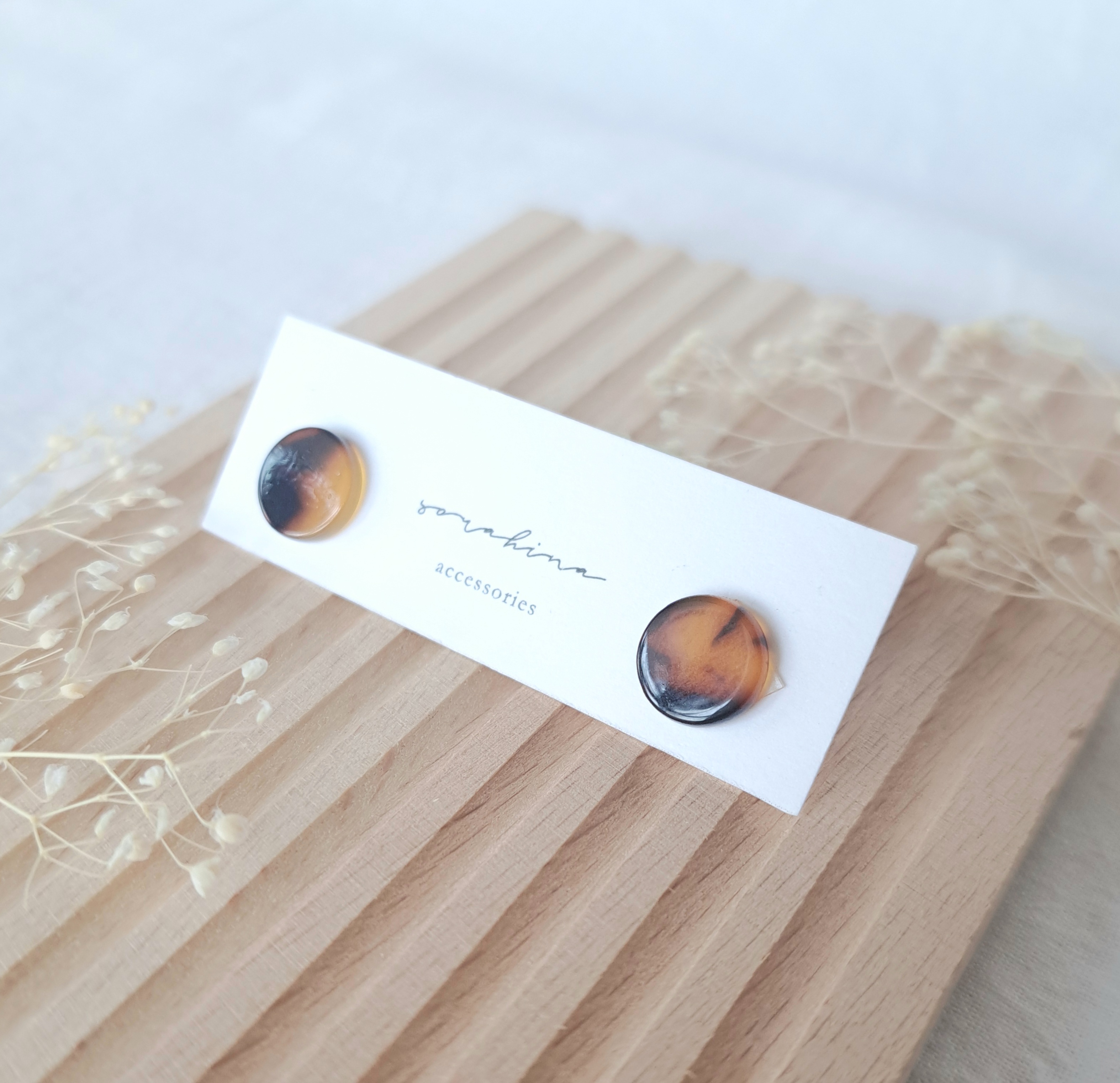 ★ "べっ甲、ほのかに彩る…" サークル 秋 冬 小ぶり 大人可愛いピアス/イヤリングd1枚目の画像