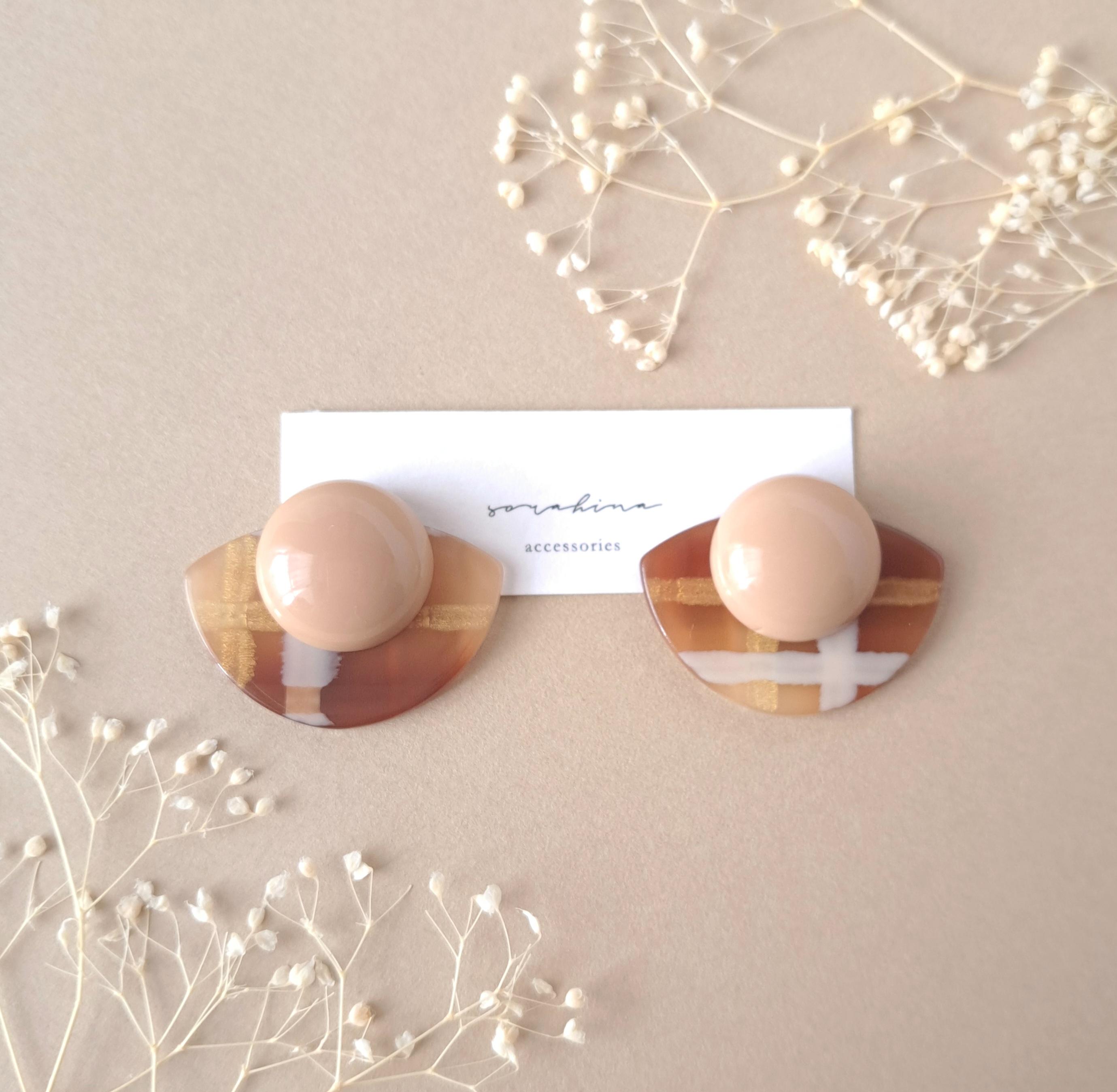 ★c "Color in everyday life…" 秋 冬 ベージュ チェック 大人ピアス/イヤリングe1枚目の画像