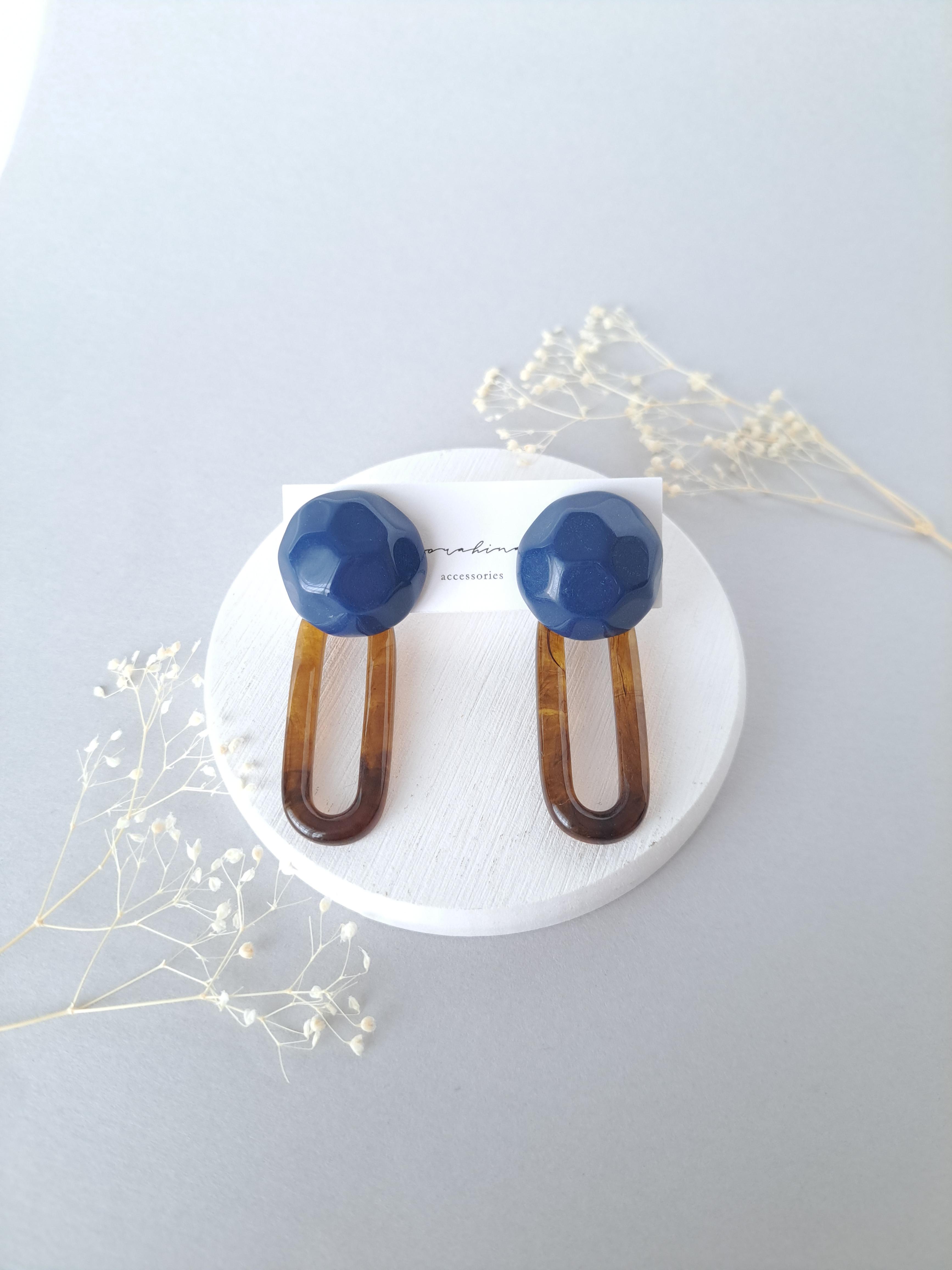 ★c "大ぶりで魅せる耳元に…" 秋 冬 べっ甲 大ぶり ゆらゆら揺れる 2way 大ぶりピアス/イヤリング1枚目の画像